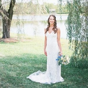 Ivory, Floral, Lace BHLDN Wedding Dress, Size 2